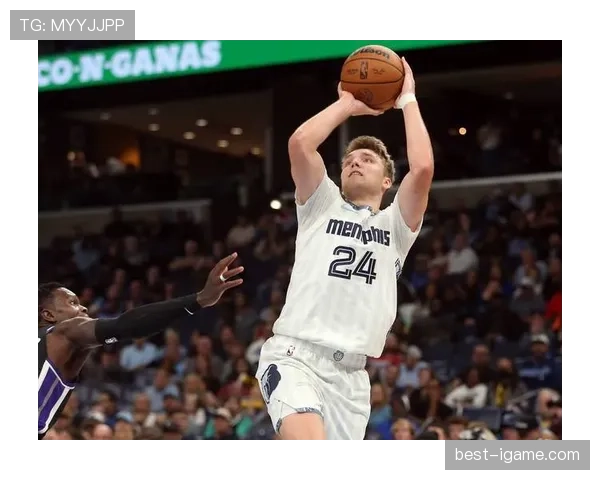 西亚卡姆利用挡拆拉开空间提升三分命中率，显著增强猛龙攻守转换效率